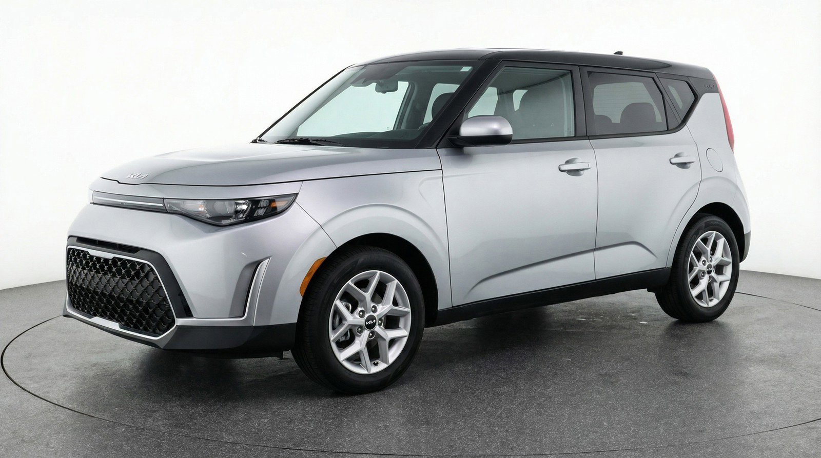 Used 2025 Kia Soul LX w/ LX Technology Package image 3