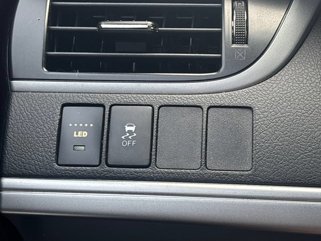 Used 2014 Toyota Camry SE FWD image 24