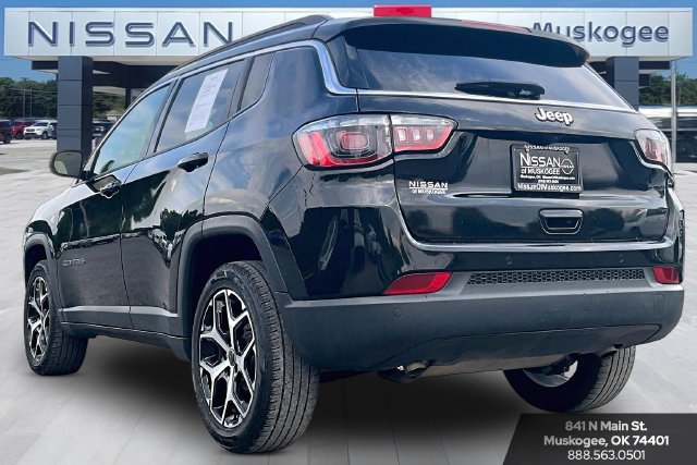 Used 2025 Jeep Compass Limited AWD/4WD image 4