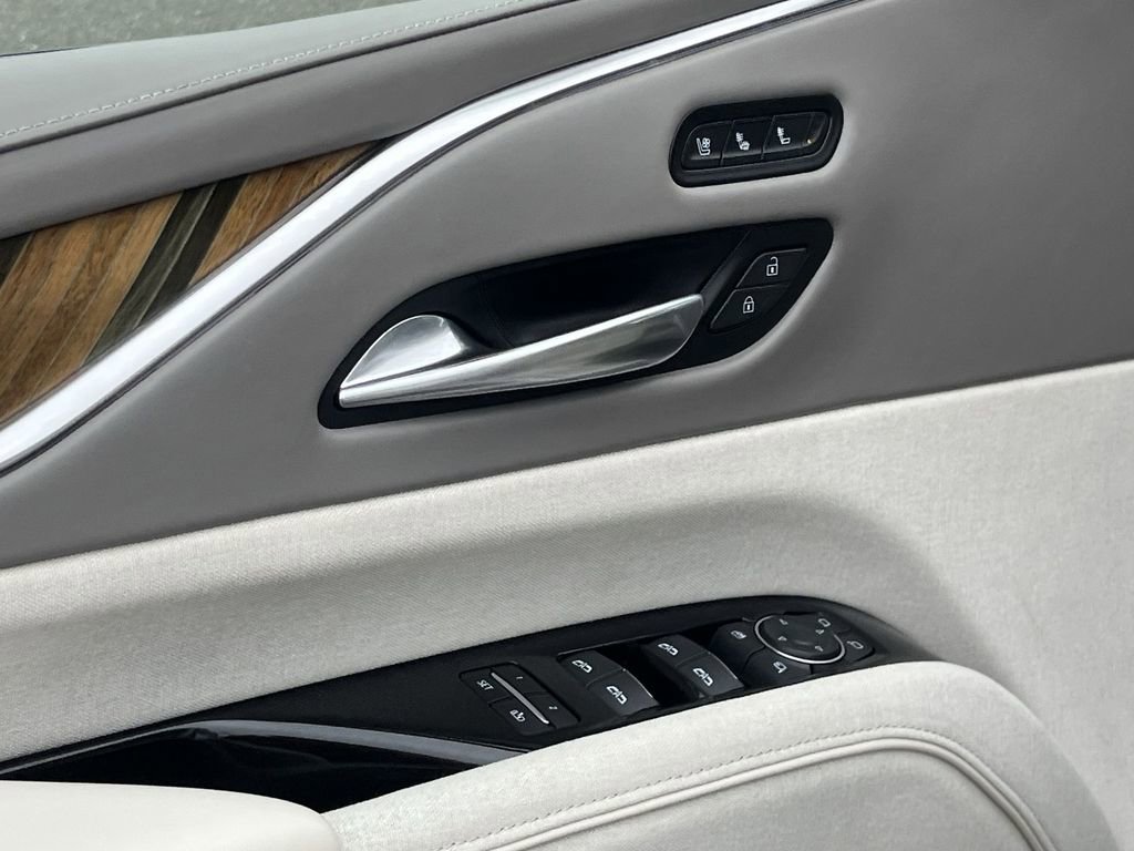 Used 2022 Cadillac Escalade ESV Premium Luxury Platinum w/ Heavy-Duty Trailer Package image 16