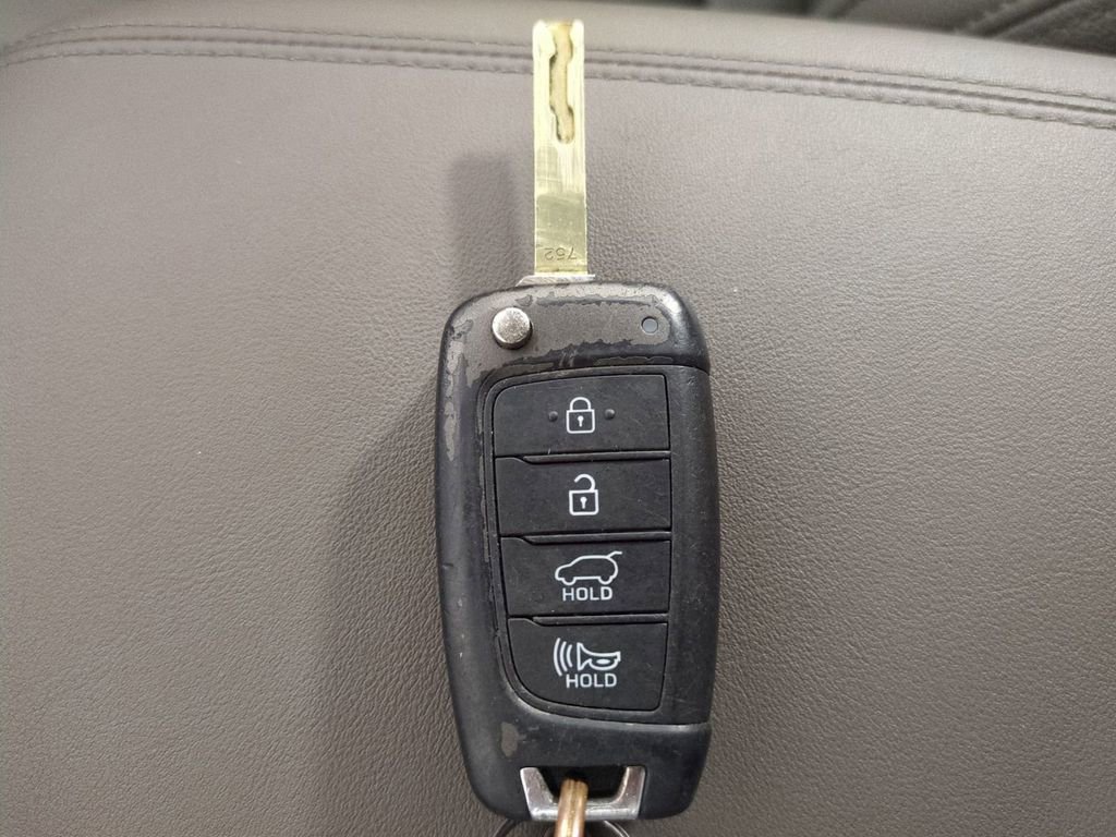 Used 2019 Hyundai Santa Fe SE image 35