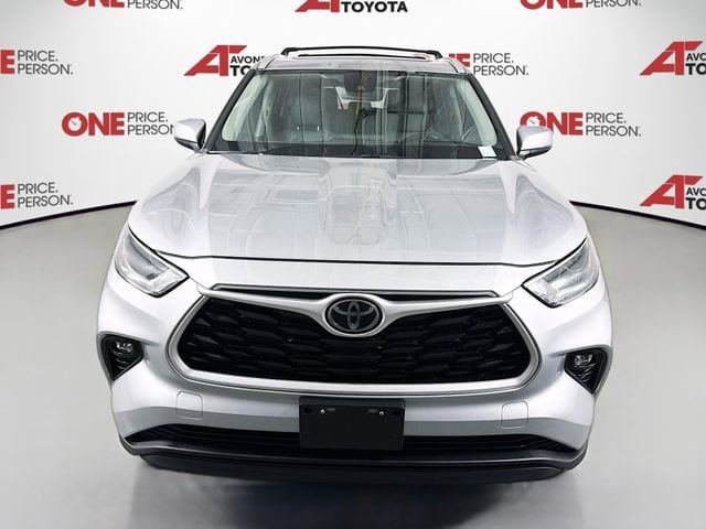 Used 2022 Toyota Highlander XLE FWD image 2