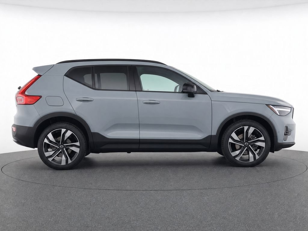 New 2026 Volvo XC40 B5 Plus w/ Climate Package AWD/4WD image 8