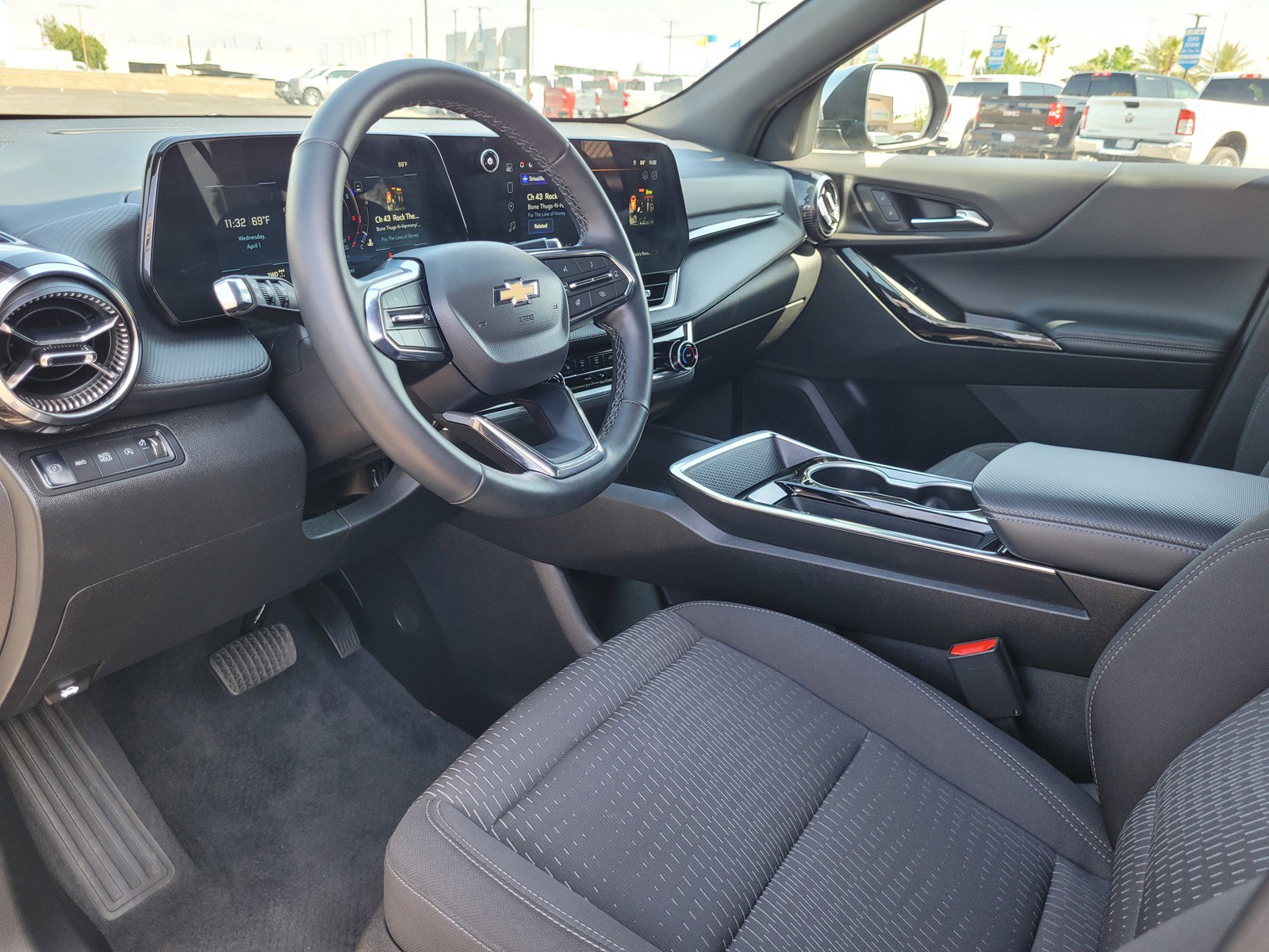 Used 2025 Chevrolet Equinox LT image 9