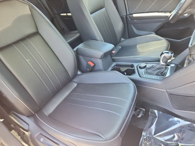 Certified 2024 Volkswagen Tiguan SE R-Line AWD/4WD image 12