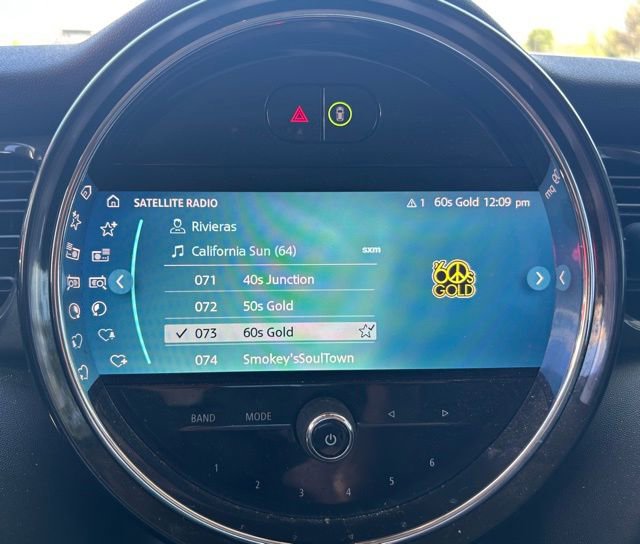 Used 2022 MINI Cooper 4-Door Hardtop image 16