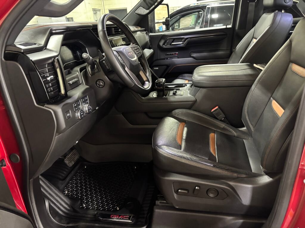 Used 2024 GMC Sierra 1500 AT4 w/ Technology Package image 5