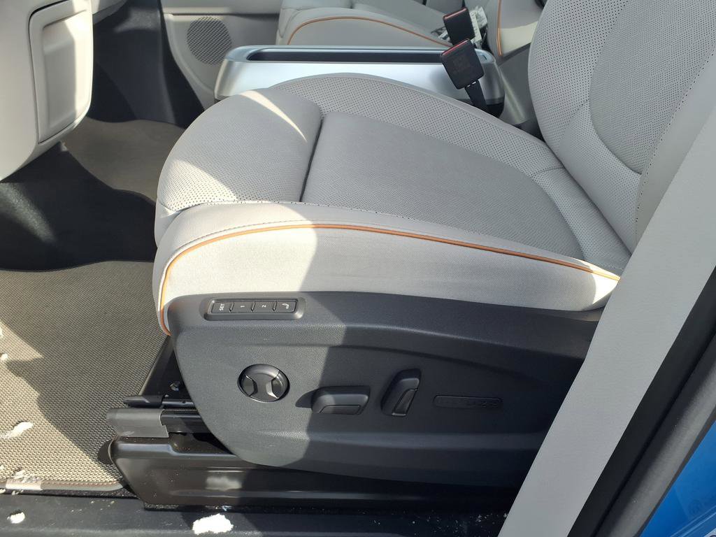 New 2025 Volkswagen ID. Buzz 1st Edition image 41