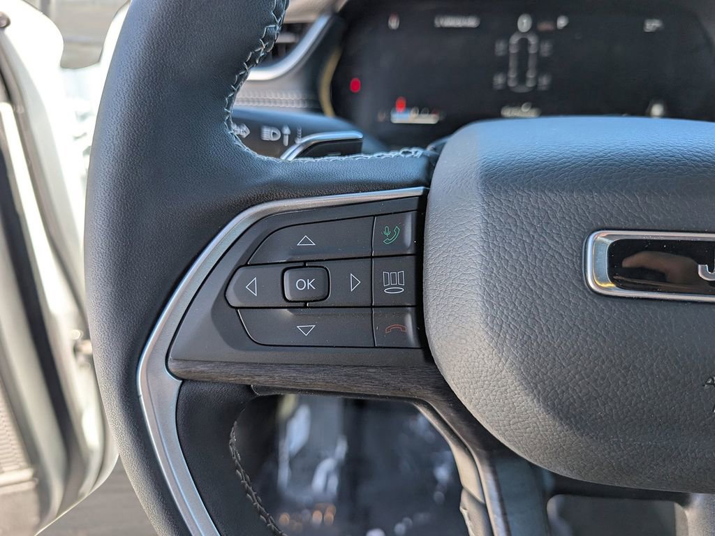 Used 2025 Jeep Grand Cherokee L Limited image 25