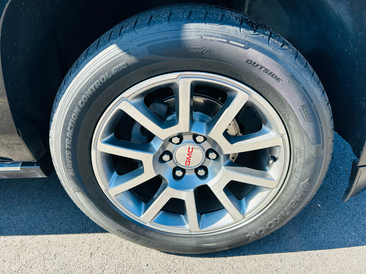 Used 2015 GMC Yukon XL Denali w/ Premium Package image 12