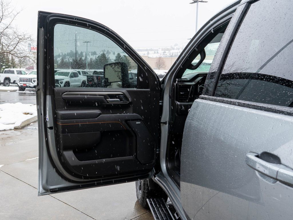 Used 2025 GMC Sierra 3500 AT4 w/ AT4 Premium Plus Package image 18