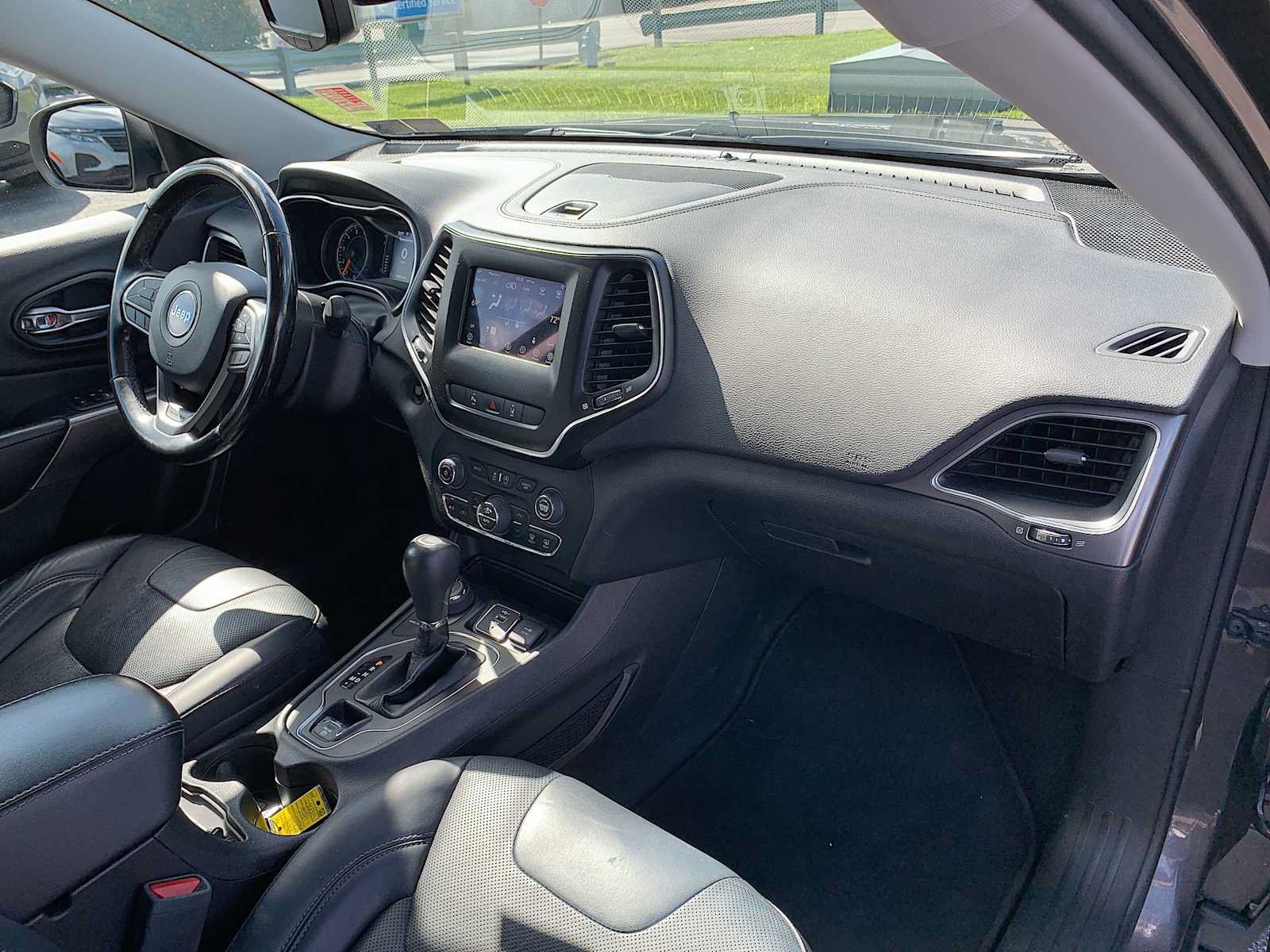 Used 2020 Jeep Cherokee Latitude Lux w/ Comfort/Convenience Group AWD/4WD image 27