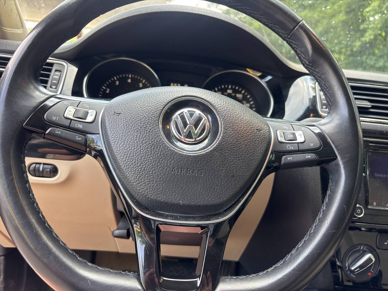 Used 2016 Volkswagen Jetta SEL FWD image 9