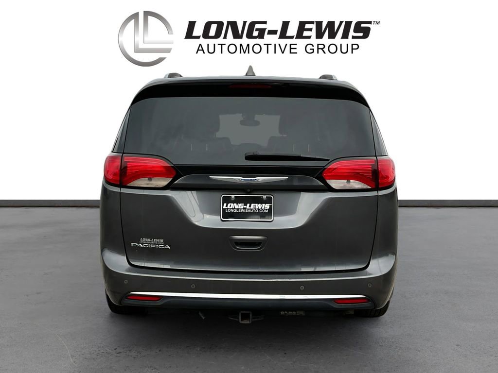 Used 2018 Chrysler Pacifica Touring-L FWD image 5