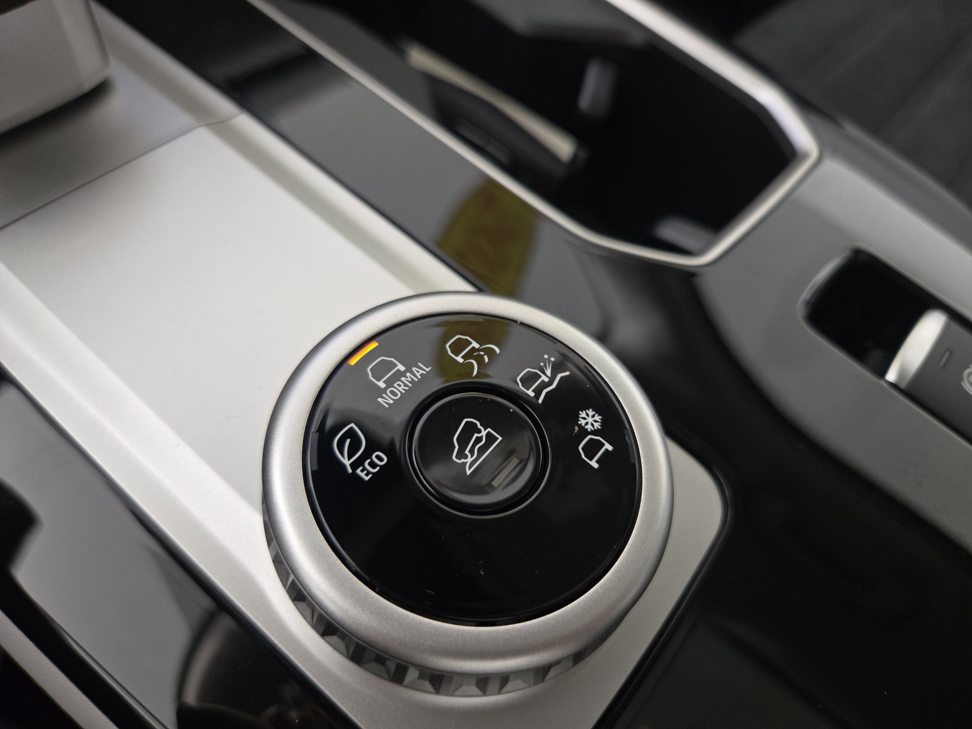 New 2026 Mitsubishi Outlander SE image 30