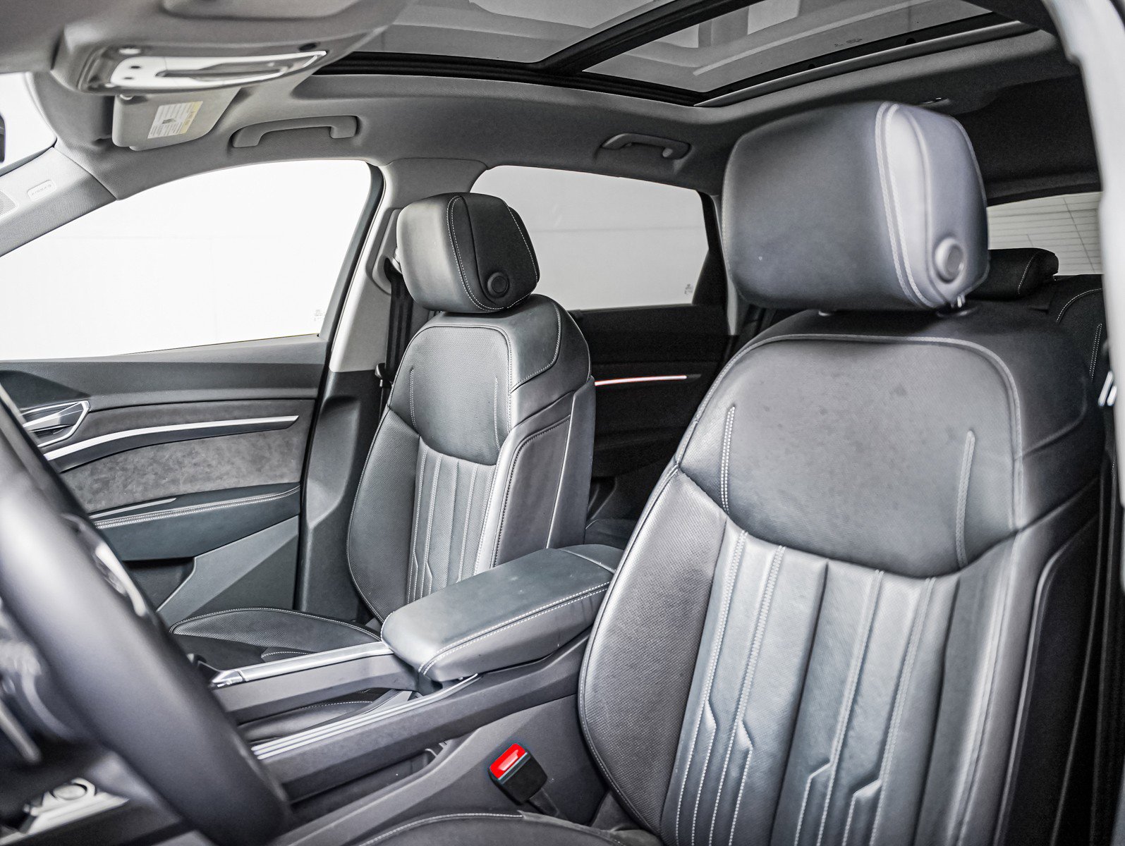 Used 2019 Audi e-tron Prestige w/ Prestige Package AWD/4WD image 11