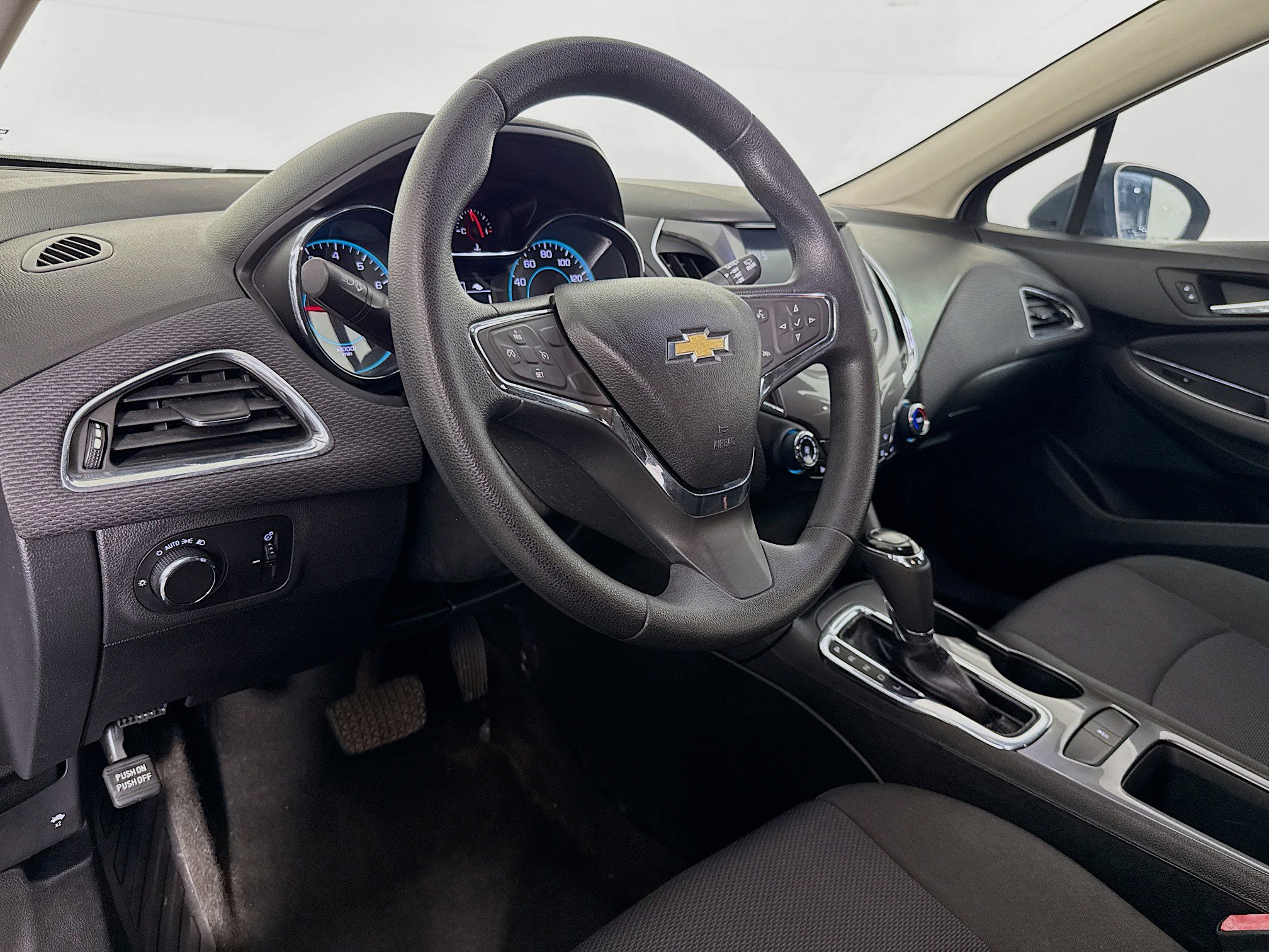 Used 2017 Chevrolet Cruze LT w/ Convenience Package FWD image 22