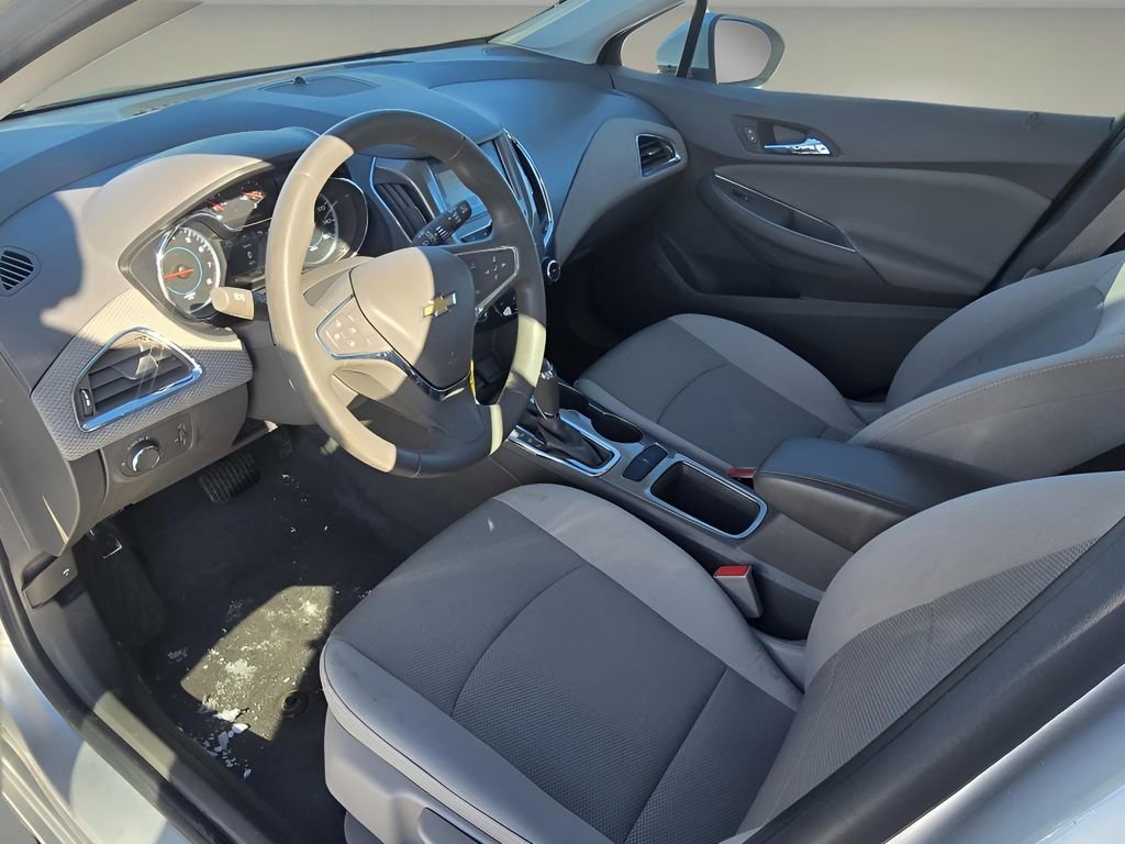 Used 2017 Chevrolet Cruze LT image 25