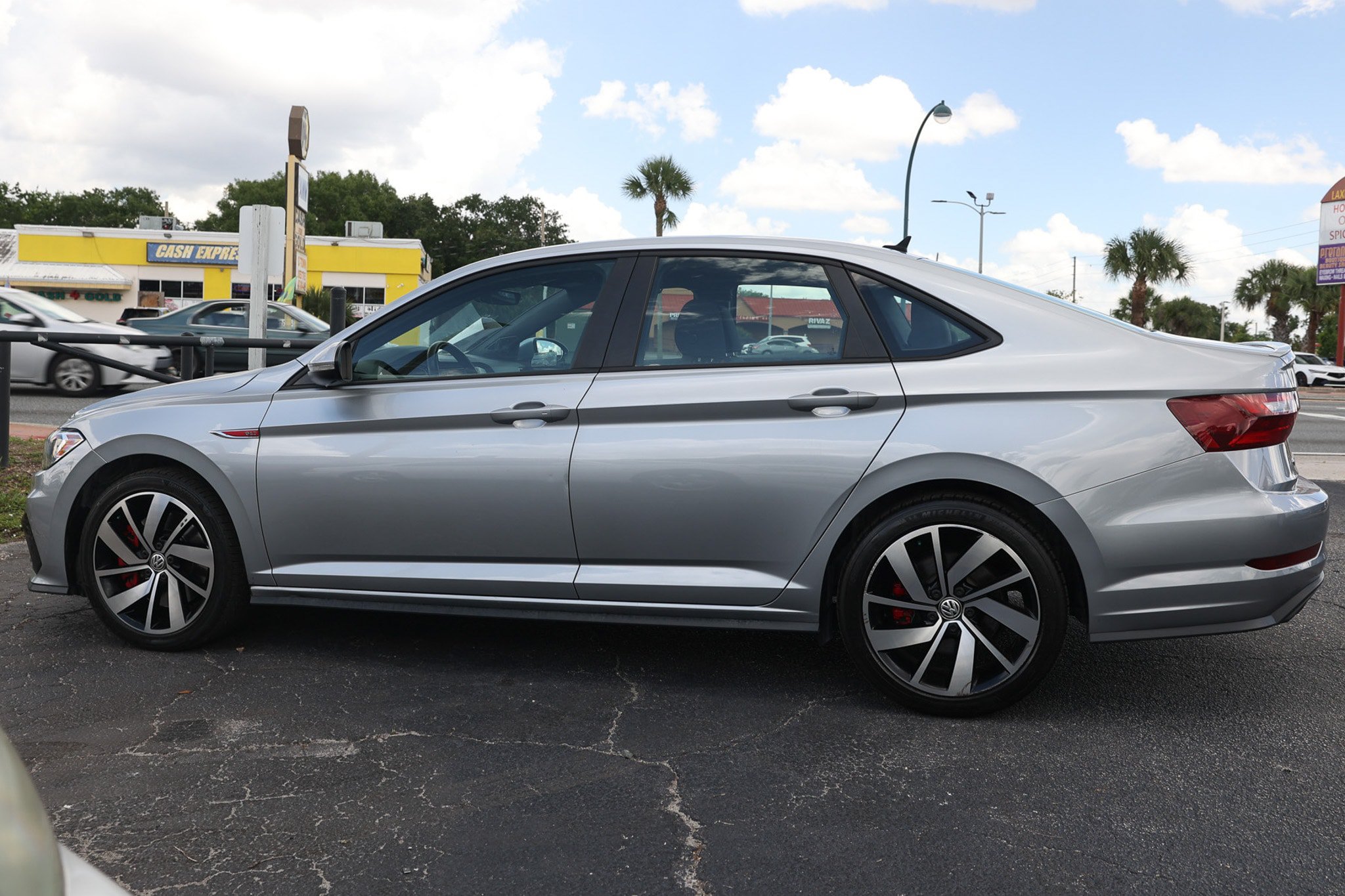 Used 2020 Volkswagen Jetta GLI FWD image 4