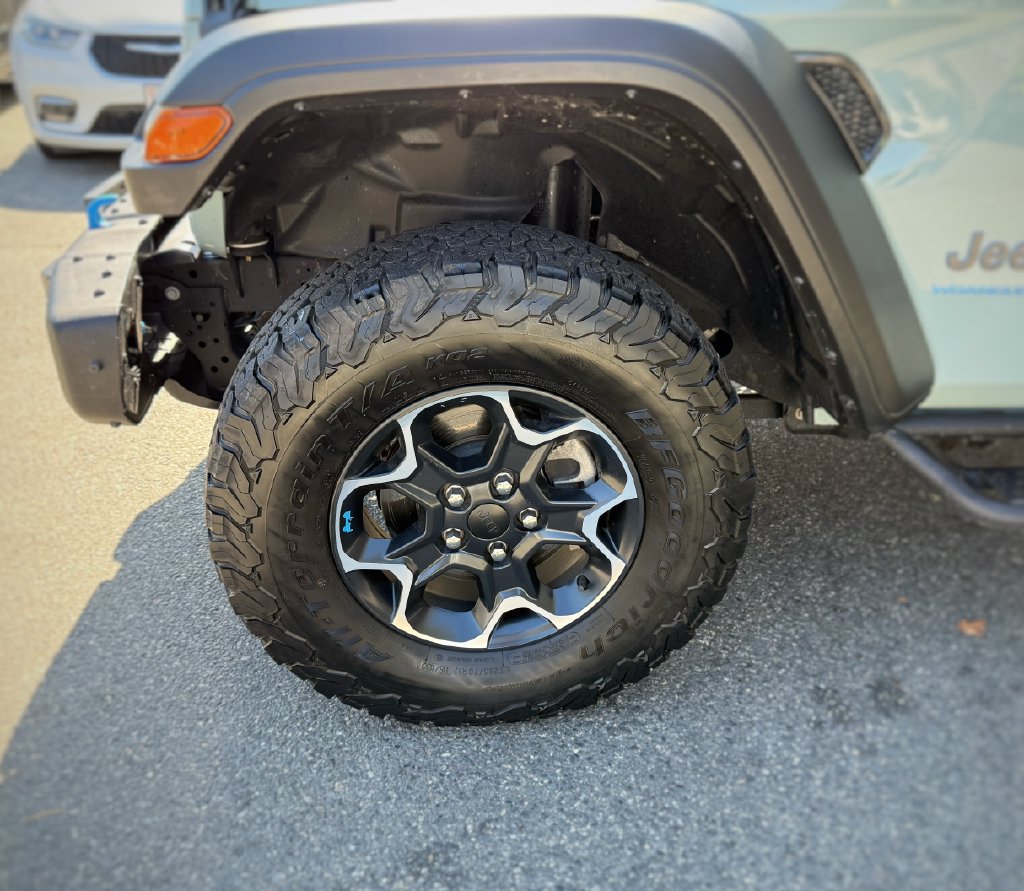 Used 2023 Jeep Wrangler Unlimited Rubicon 4xe w/ Steel Bumper Group AWD/4WD image 18