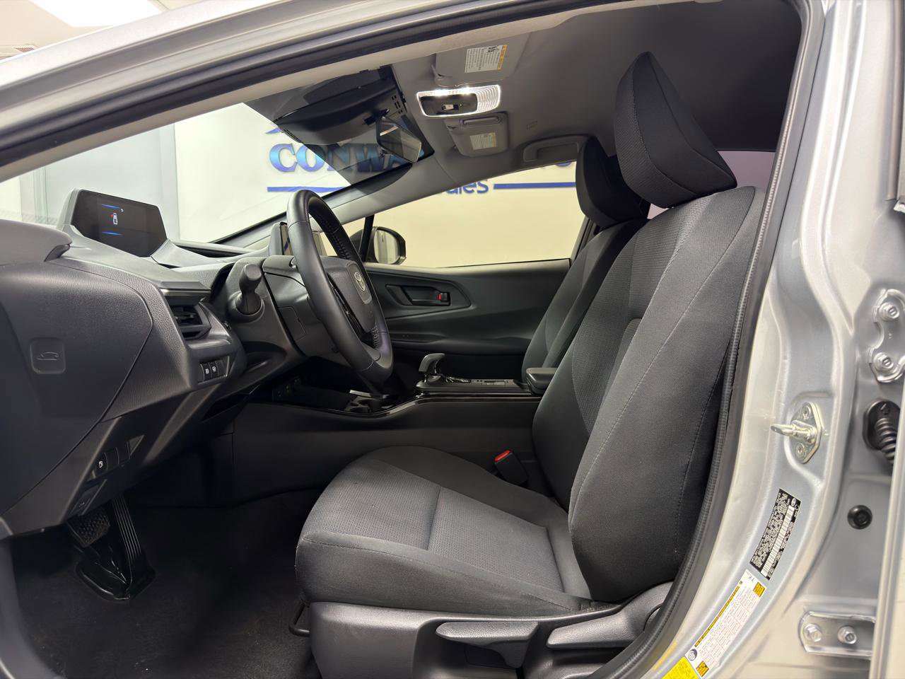 Used 2023 Toyota Prius LE AWD/4WD image 9
