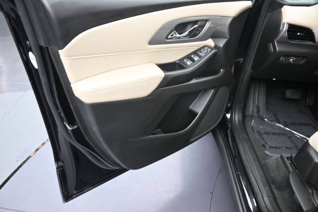 Used 2022 Chevrolet Traverse LS FWD image 11