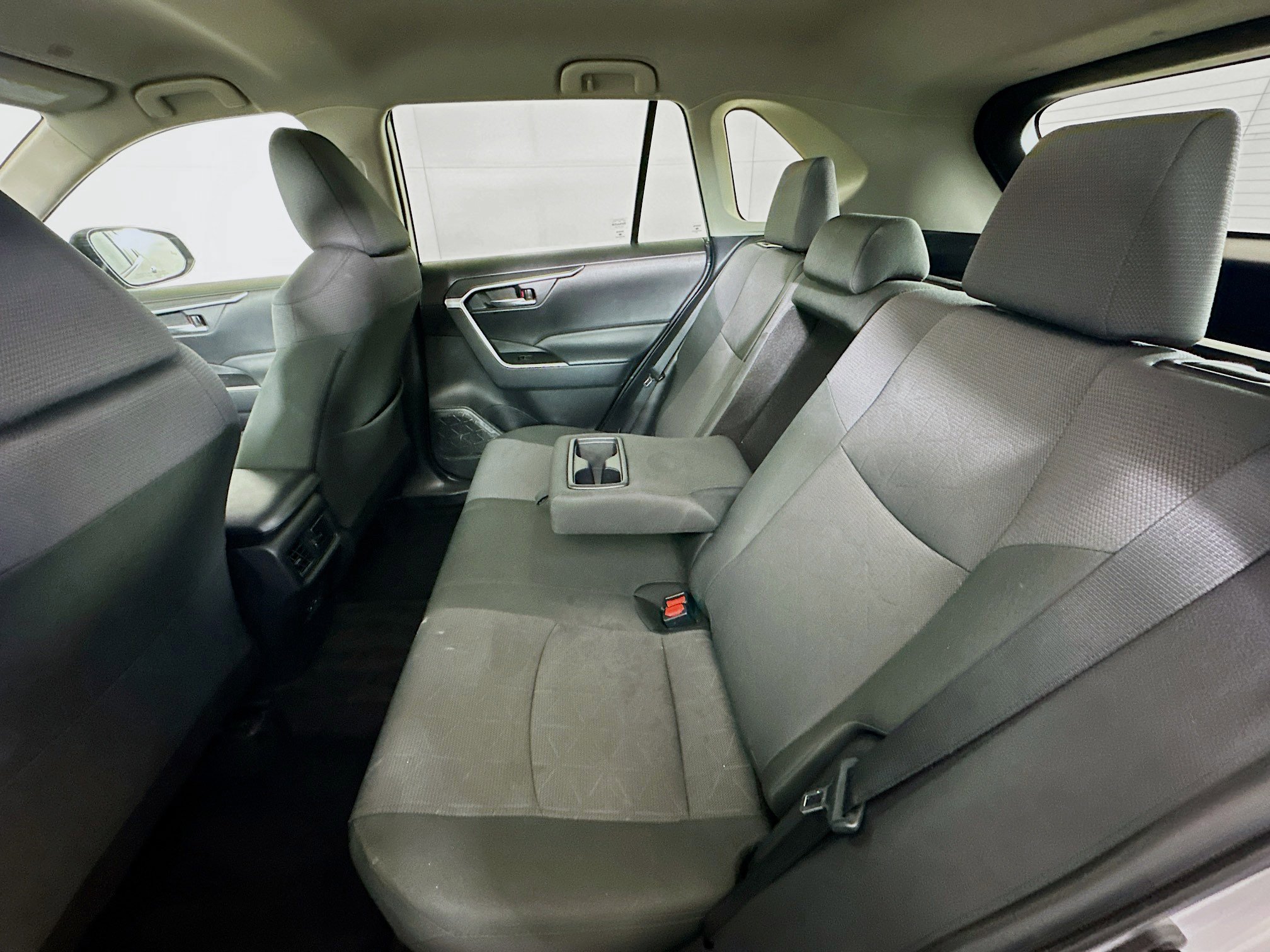 Used 2025 Toyota RAV4 XLE FWD image 28