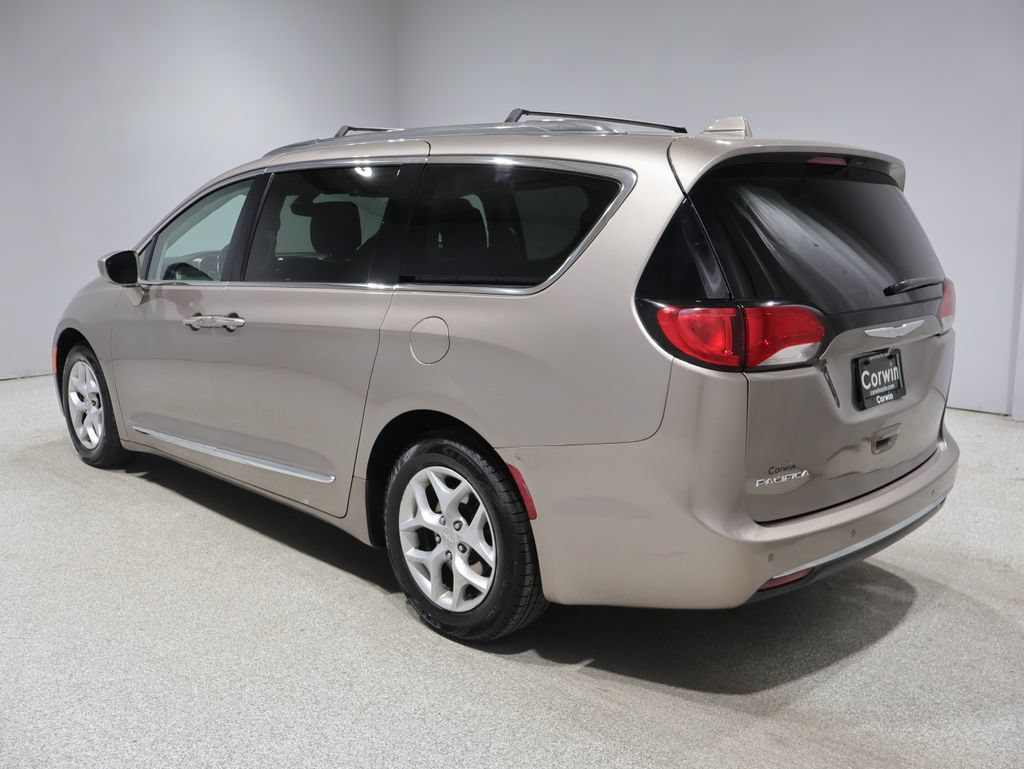Used 2017 Chrysler Pacifica Touring-L Plus w/ Tire & Wheel Group FWD image 4