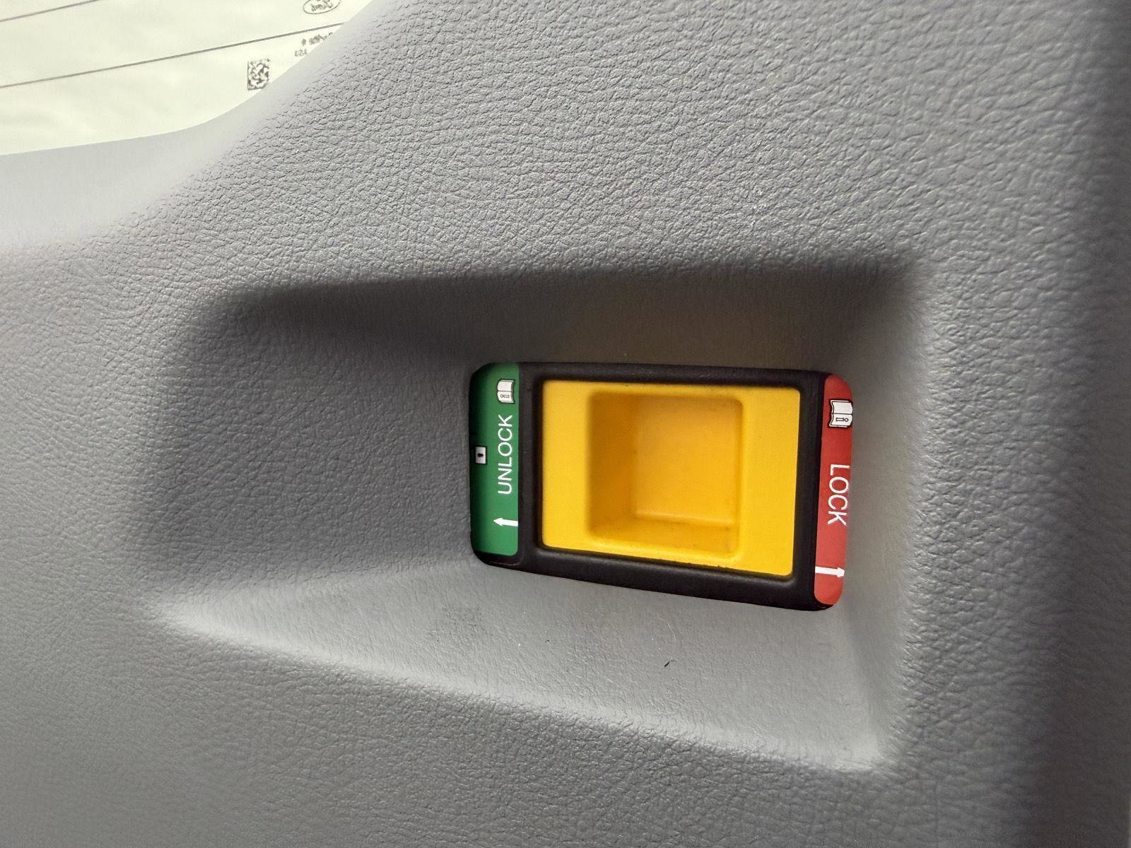 Used 2015 Ford Transit 350 XLT image 27