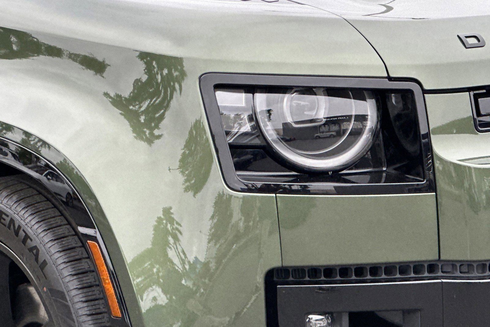 New 2026 Land Rover Defender 130 X-Dynamic SE image 11