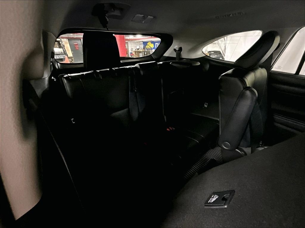 Used 2023 Toyota Highlander XLE AWD/4WD image 17