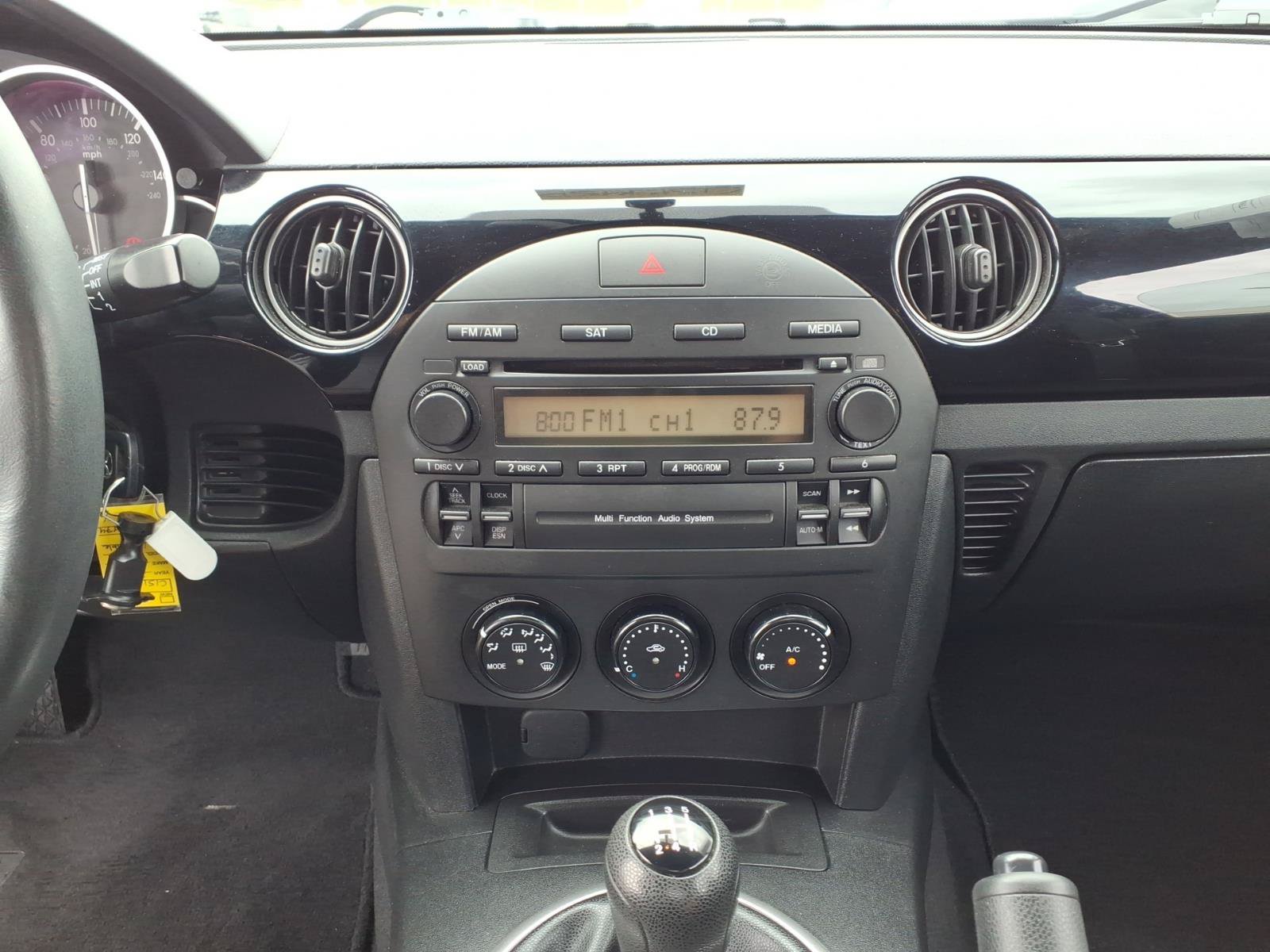 Used 2006 MAZDA MX-5 Miata RWD image 9