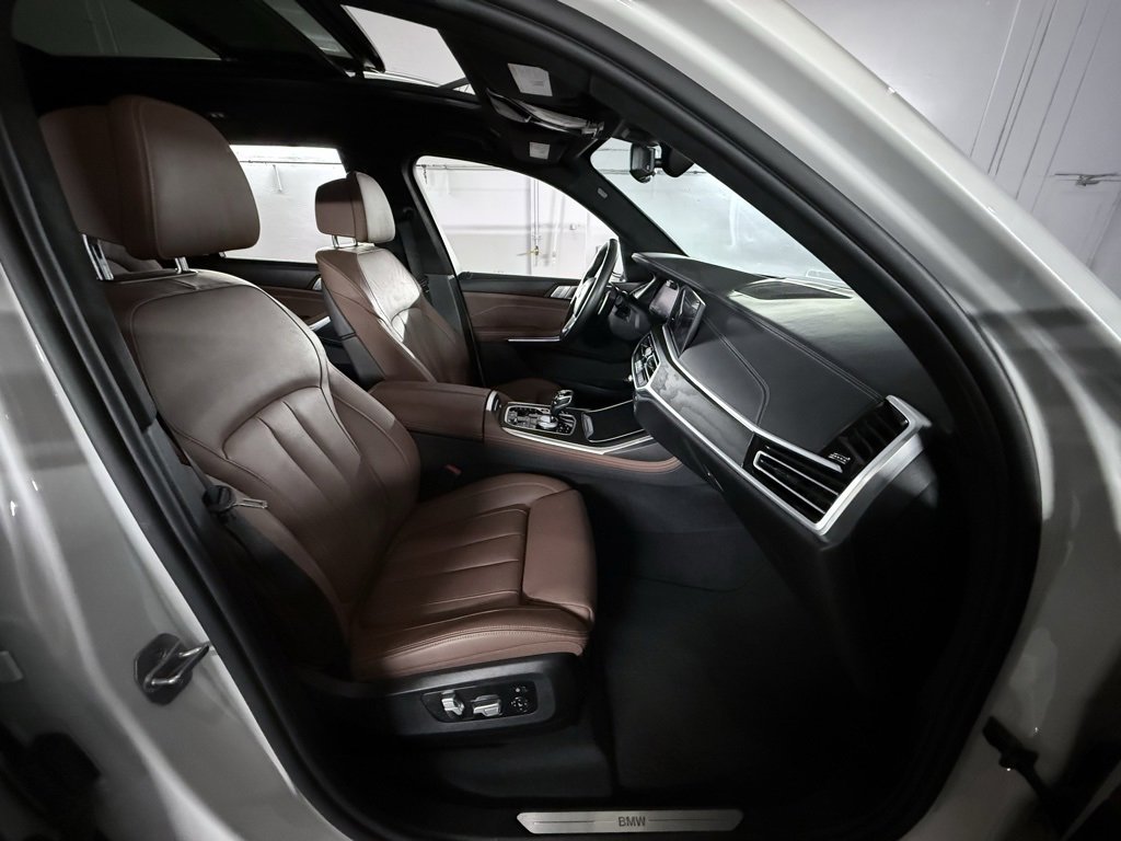 Used 2021 BMW X7 xDrive40i w/ Premium Package 2 image 31