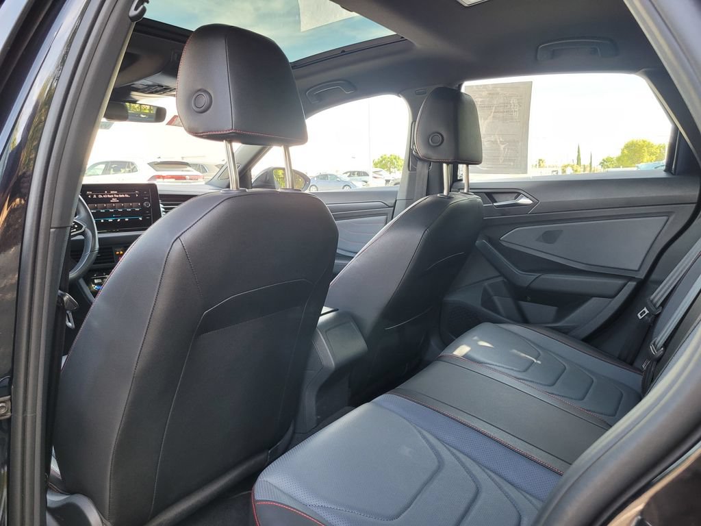 Used 2025 Volkswagen Jetta GLI Autobahn FWD image 15