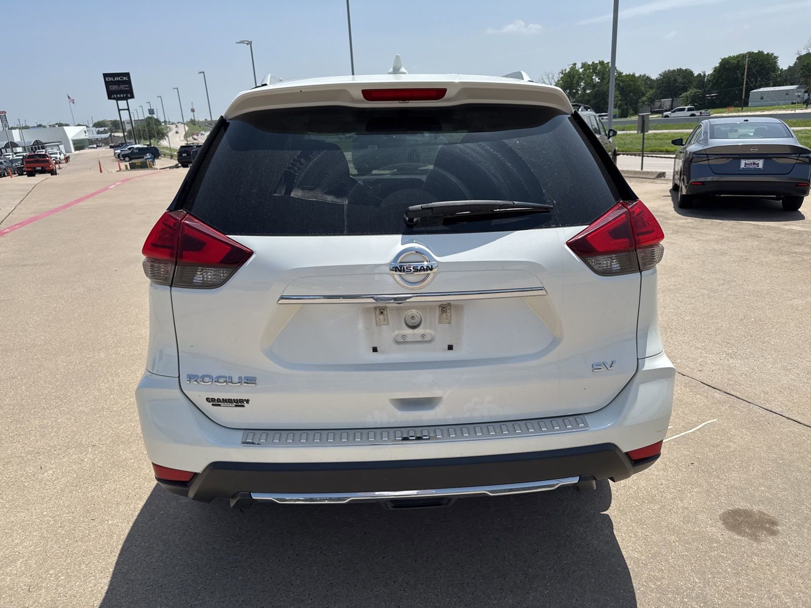 Used 2017 Nissan Rogue SV FWD image 4