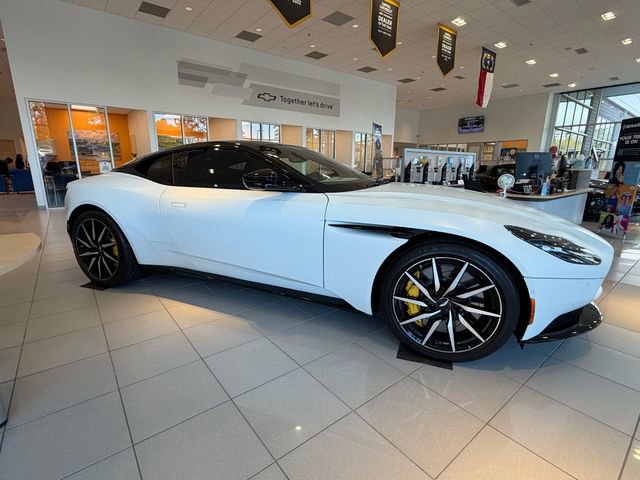 Used 2023 Aston Martin DB11 Coupe image 7