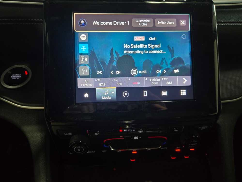 Certified 2023 Jeep Grand Cherokee L Laredo w/ Luxury Tech Group I image 17