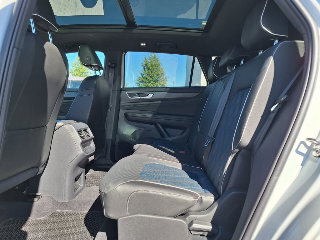 New 2026 Volkswagen Atlas Cross Sport SEL Premium R-Line image 11