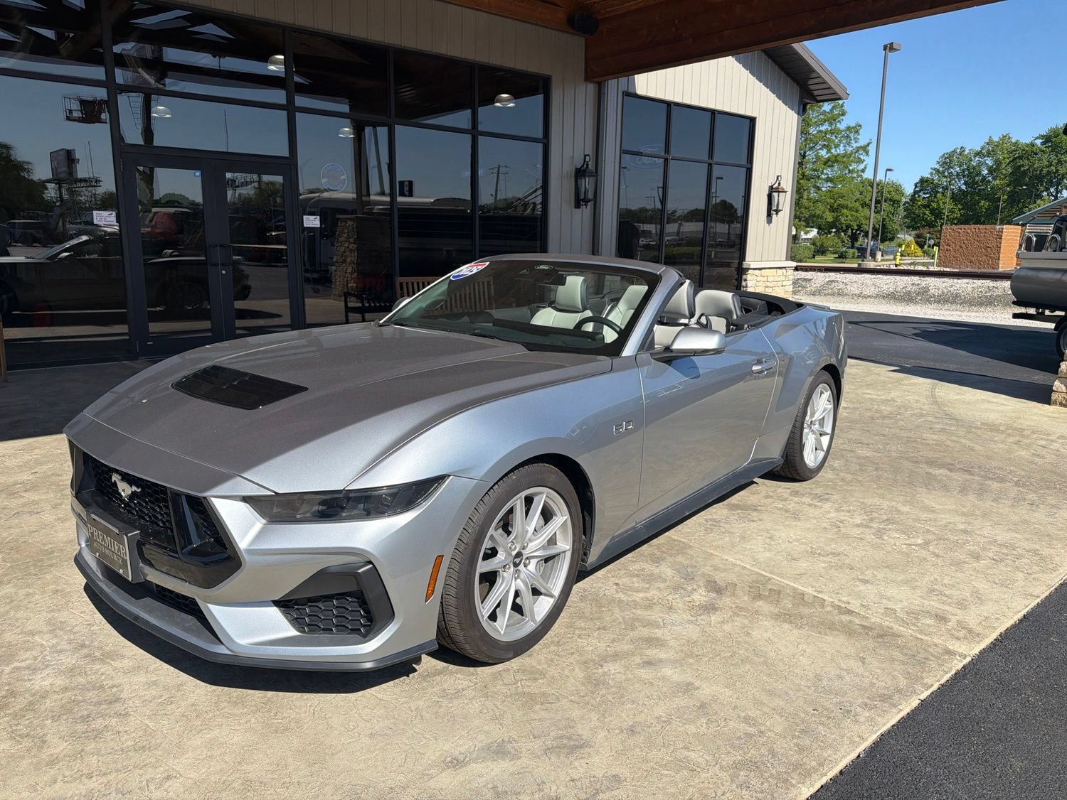 Used 2025 Ford Mustang GT Premium RWD image 16