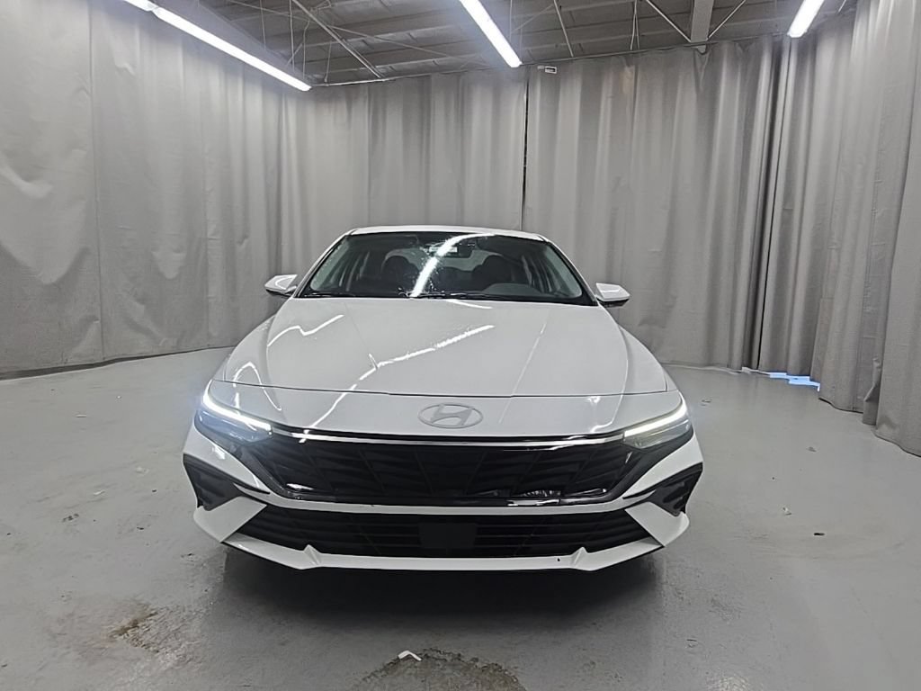 Used 2025 Hyundai Elantra SEL FWD image 13