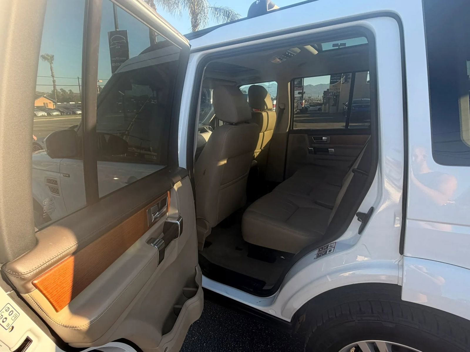 Used 2014 Land Rover LR4 HSE LUX image 9