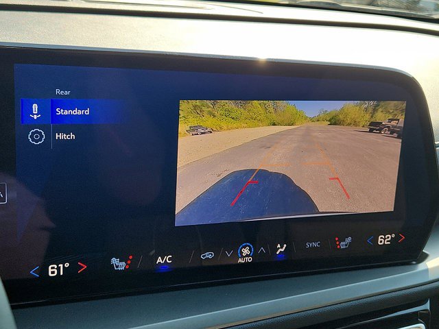 Certified 2025 Chevrolet Traverse LT FWD image 19