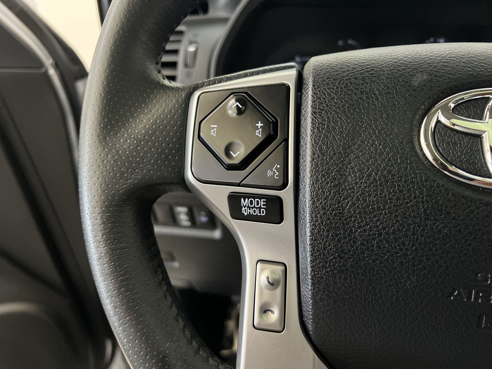 Used 2022 Toyota 4Runner SR5 Premium w/ Moonroof Package AWD/4WD image 34