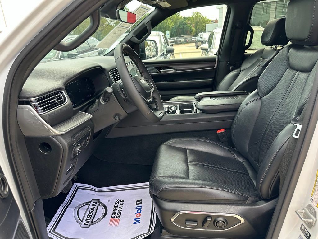 Used 2024 Jeep Wagoneer Series II w/ Flexible Seating Group RWD image 13