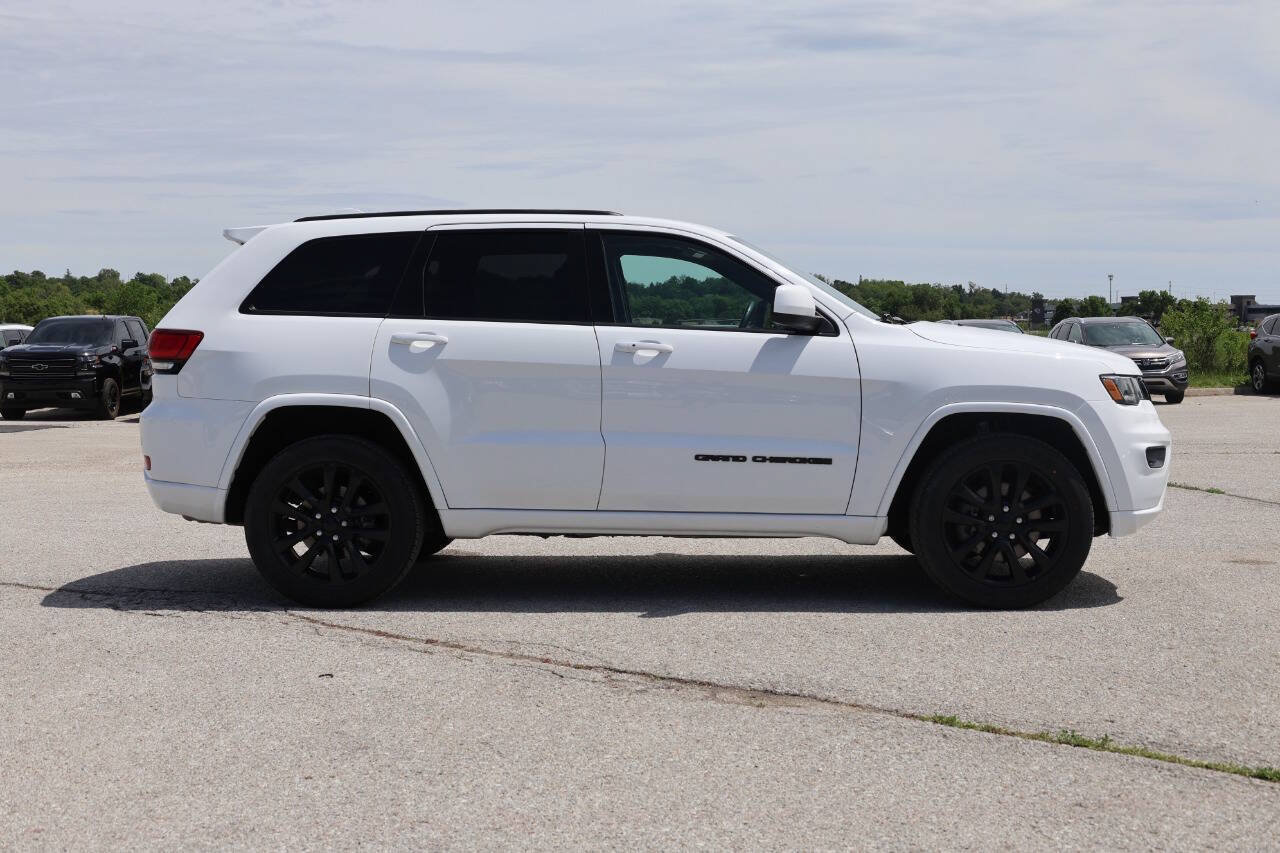 Used 2021 Jeep Grand Cherokee Laredo X AWD/4WD image 7
