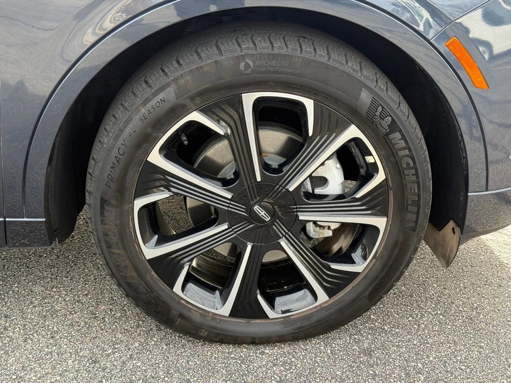 Used 2024 Lincoln Nautilus Reserve w/ Equipment Group 202A image 8