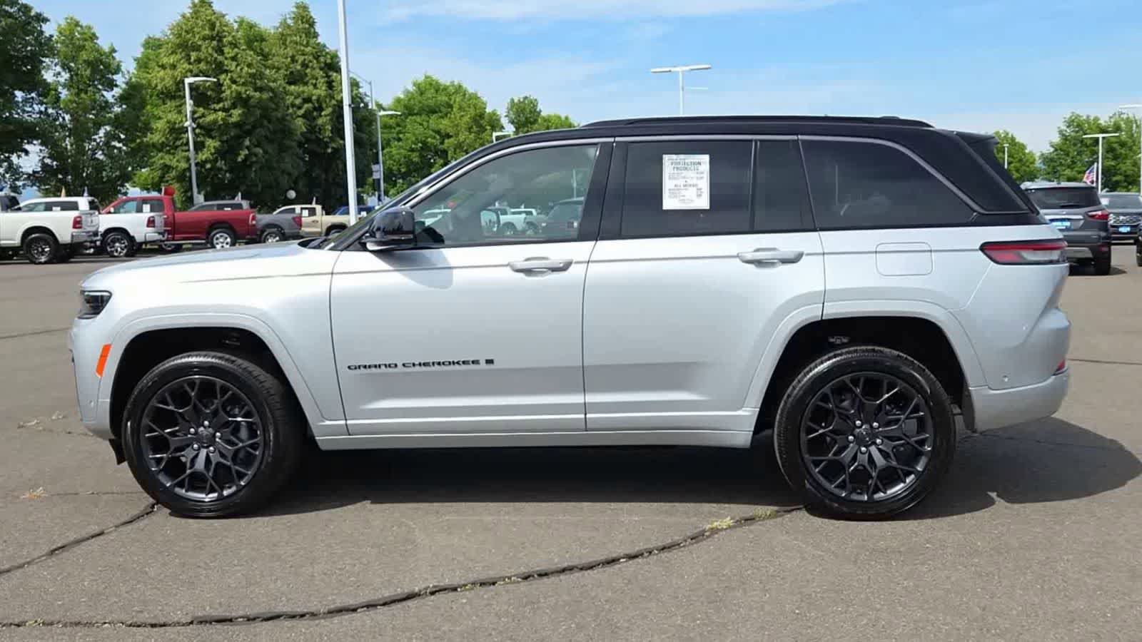 New 2026 Jeep Grand Cherokee Summit AWD/4WD image 5