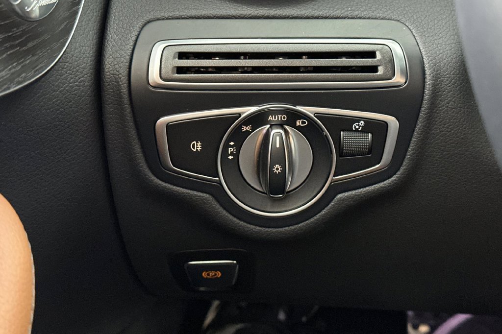 Certified 2023 Mercedes-Benz C 300 4MATIC Coupe image 32