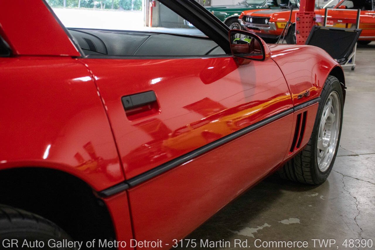 Used 1990 Chevrolet Corvette ZR-1 RWD image 24