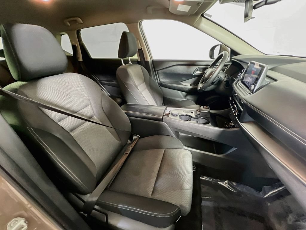 Used 2025 Nissan Rogue SV AWD/4WD image 23